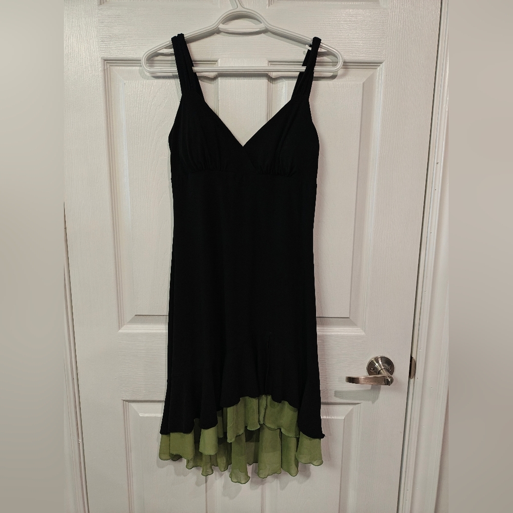 💥 Bundle 8 for $25 💥 Add any 8 products to a bundle Black & Green Dress